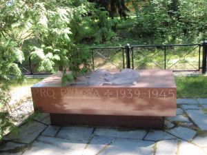 Pit&auml;j&auml;nm&auml;kel&auml;isten sankarihaudat