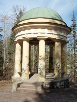 Tr&auml;sk&auml;ndan py&ouml;r&ouml;temppeli